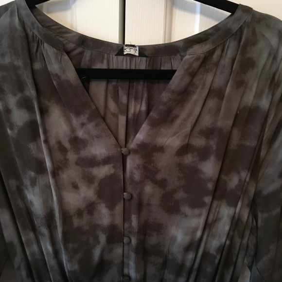 Women's Gray Tie-Dye Long Sleeve Dress - Picture 5 of 12